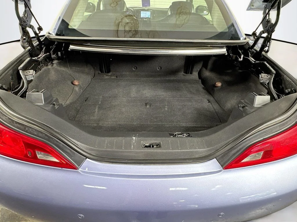 Used 2013 Blue INFINITI Sport image 31