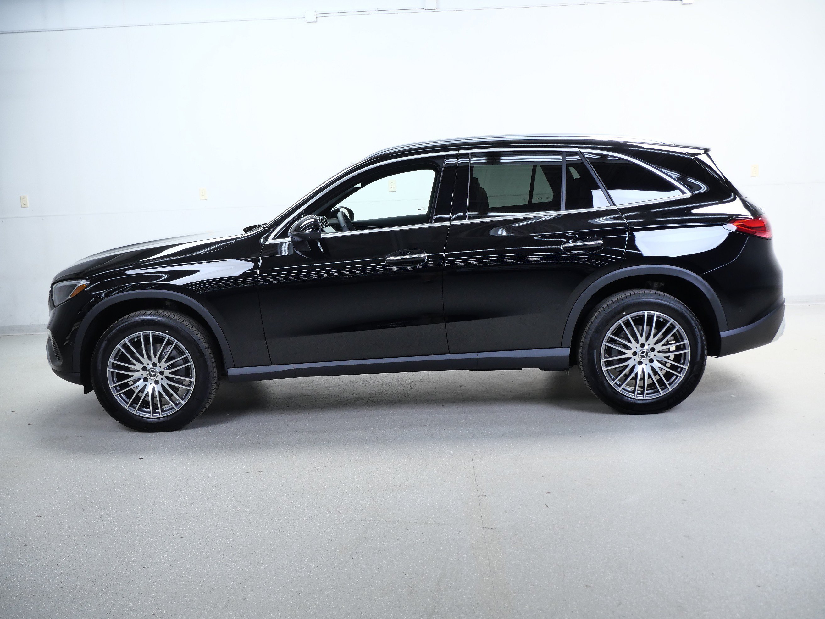 New 2026 Black Mercedes-Benz GLC 300 image 15