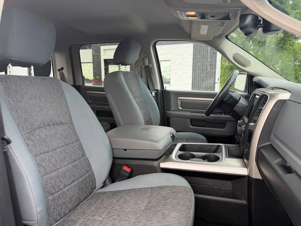 Used 2018 Silver Ram Big Horn image 31
