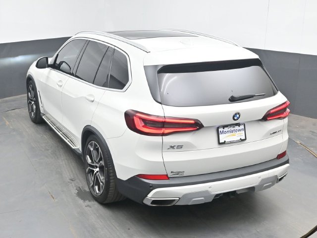 Used 2022 White BMW sDrive40i image 40