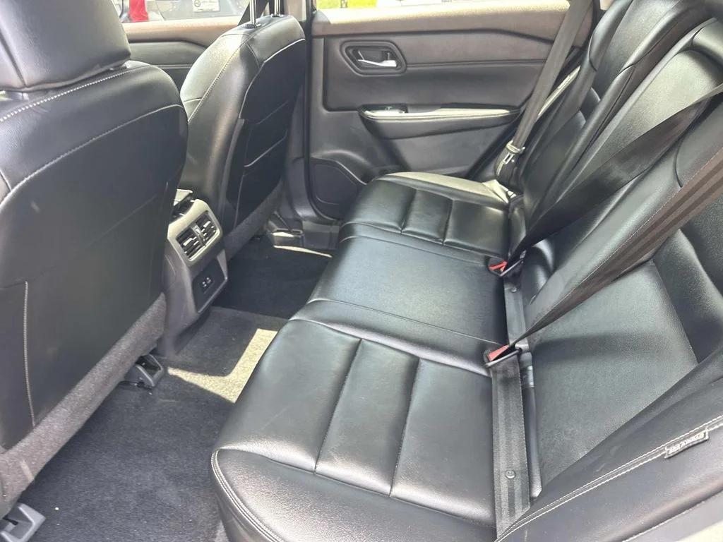 Used 2023 Super Black Nissan SL image 17