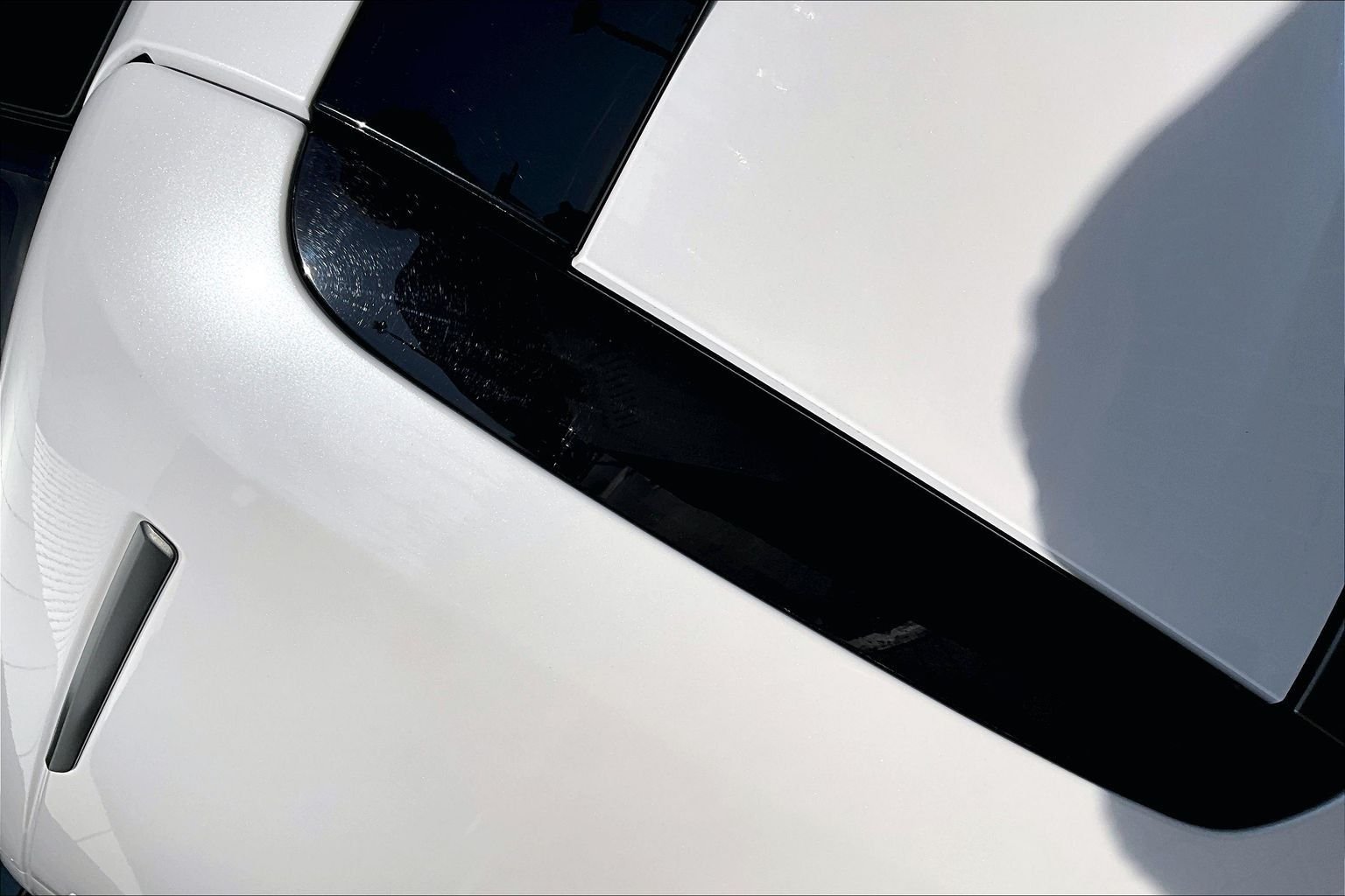 Certified Used 2023 White Land Rover SE image 26