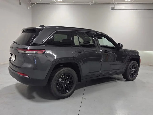New 2026 Baltic Gray Metallic Clear-Coat Exterior Paint Jeep Altitude image 13