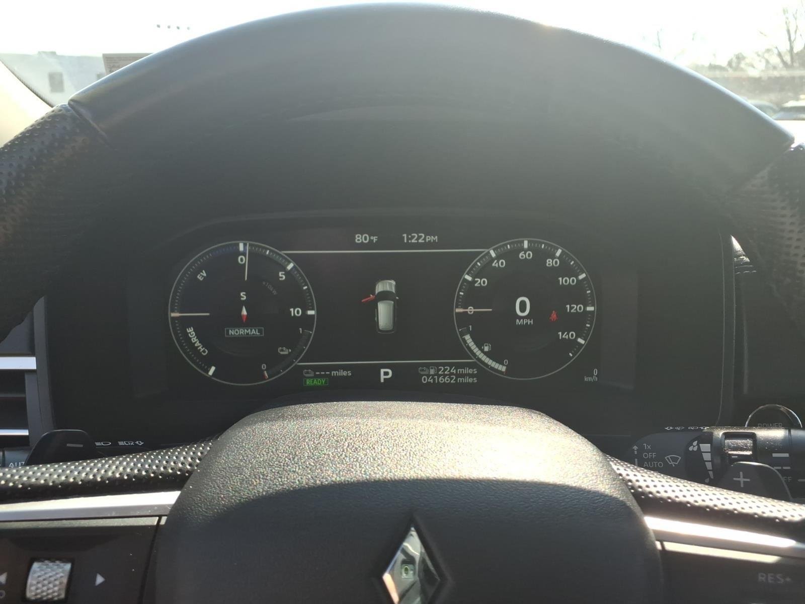 Used 2024 White Diamond/Black Roof Mitsubishi SE image 20