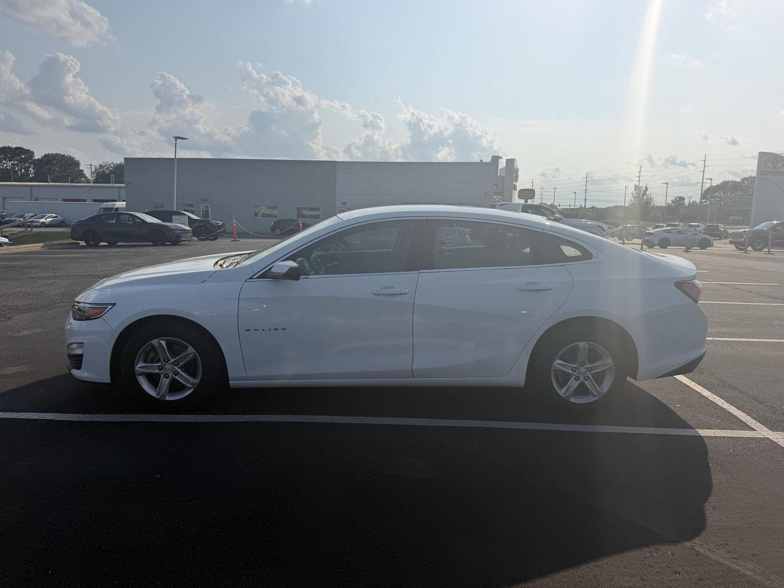 Used 2022 Summit White Chevrolet LT image 8