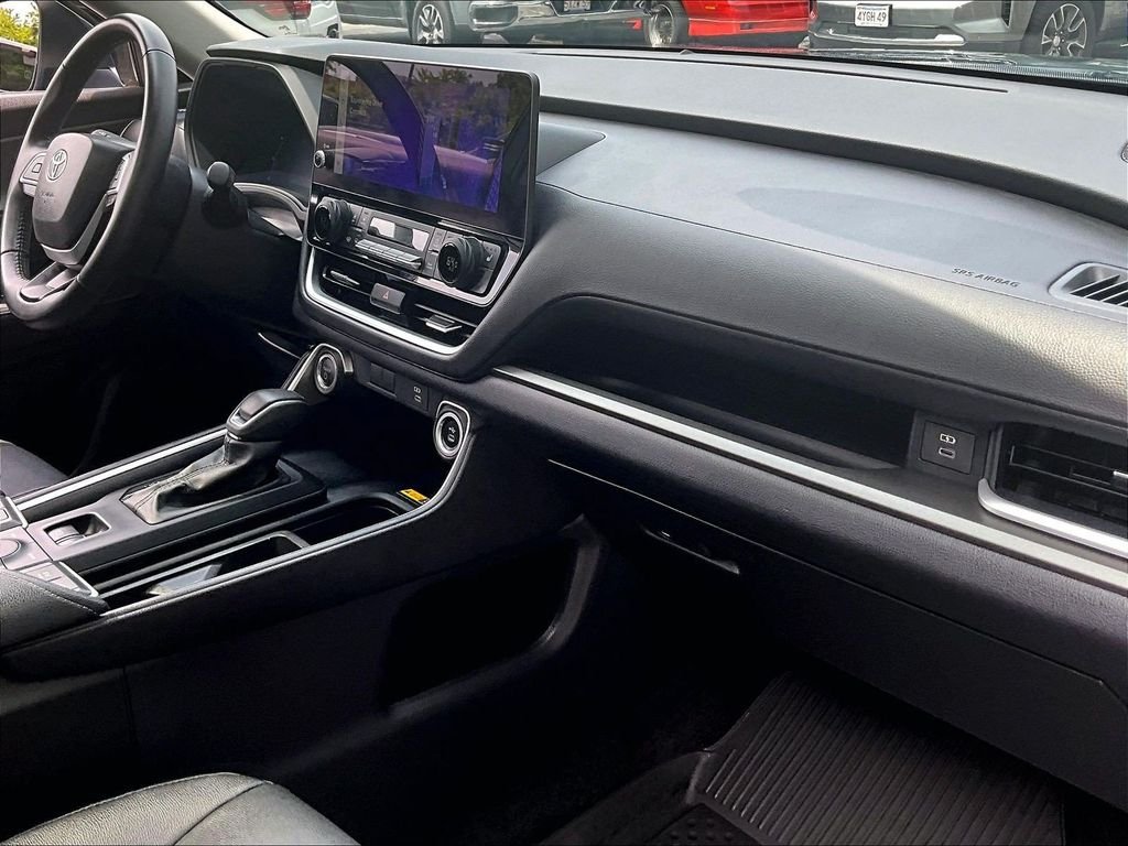 Used 2025 White Toyota XLE image 22
