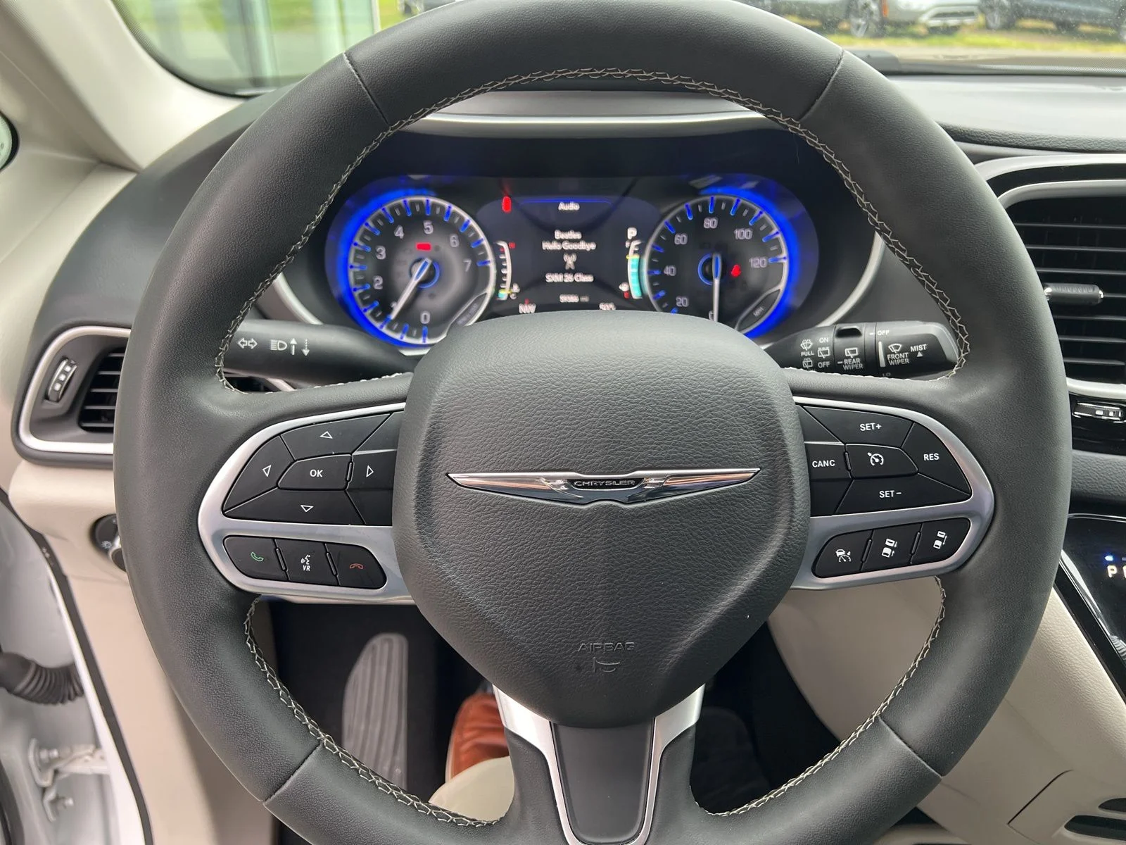 Used 2023 White Chrysler Touring L image 17