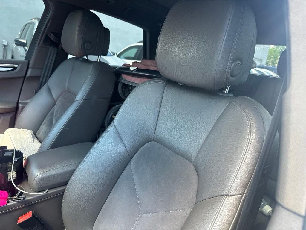 Used 2021  Porsche Base image 16
