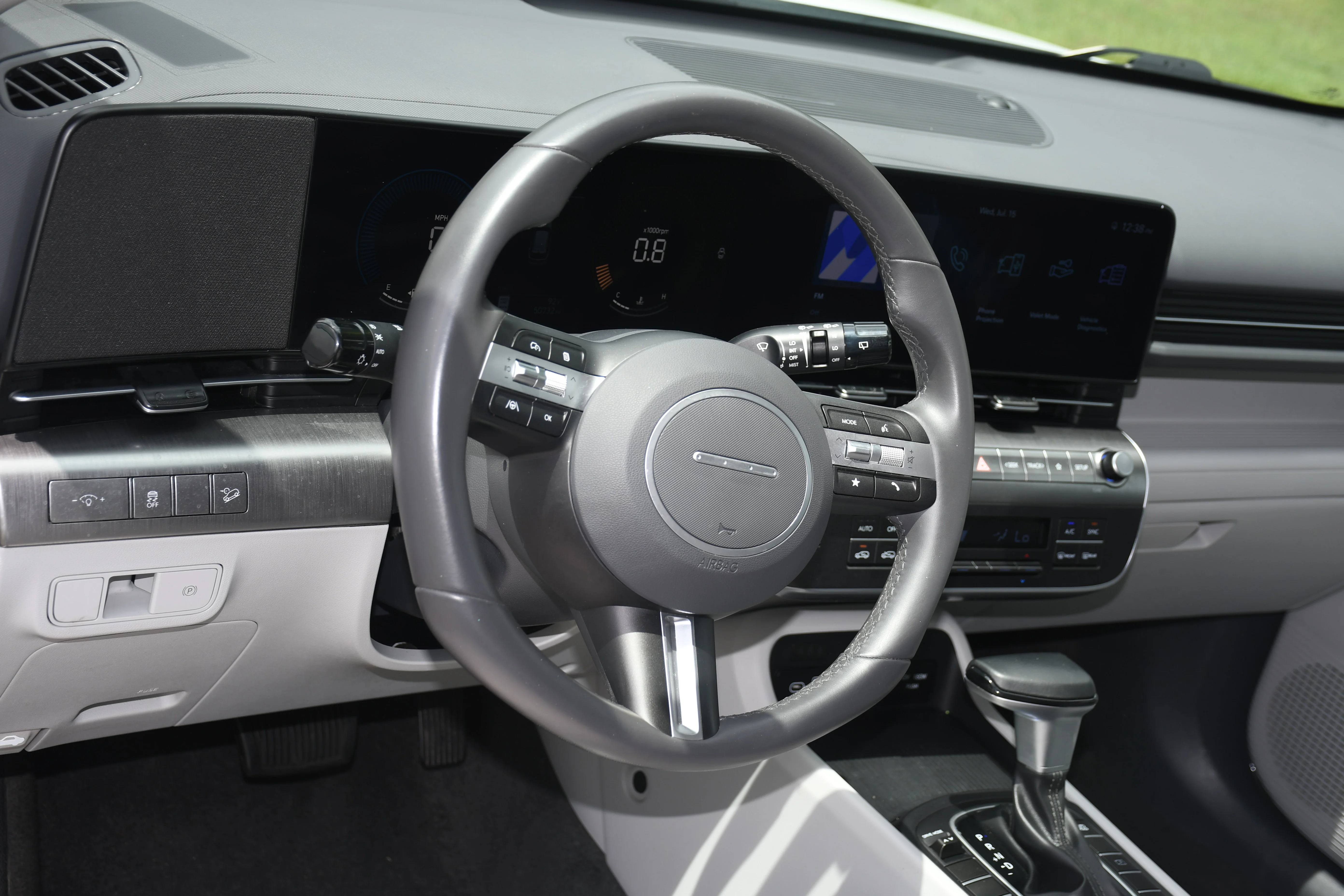 Used 2025 White Hyundai SEL image 7