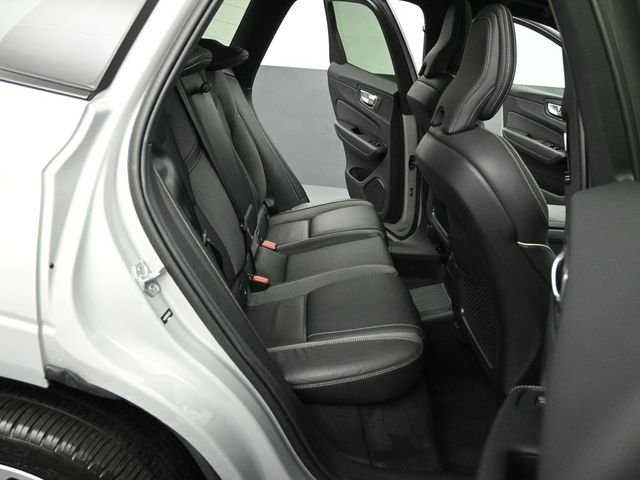 2022 VOLVO XC60 - Image 25