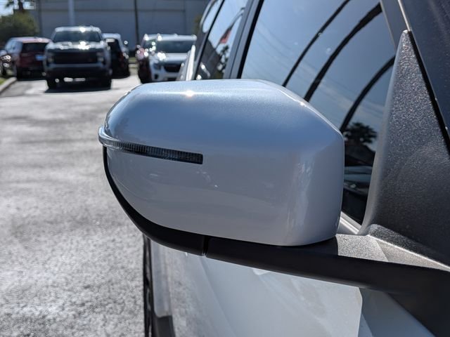 New 2027 Snow White Pearl Kia LX image 12