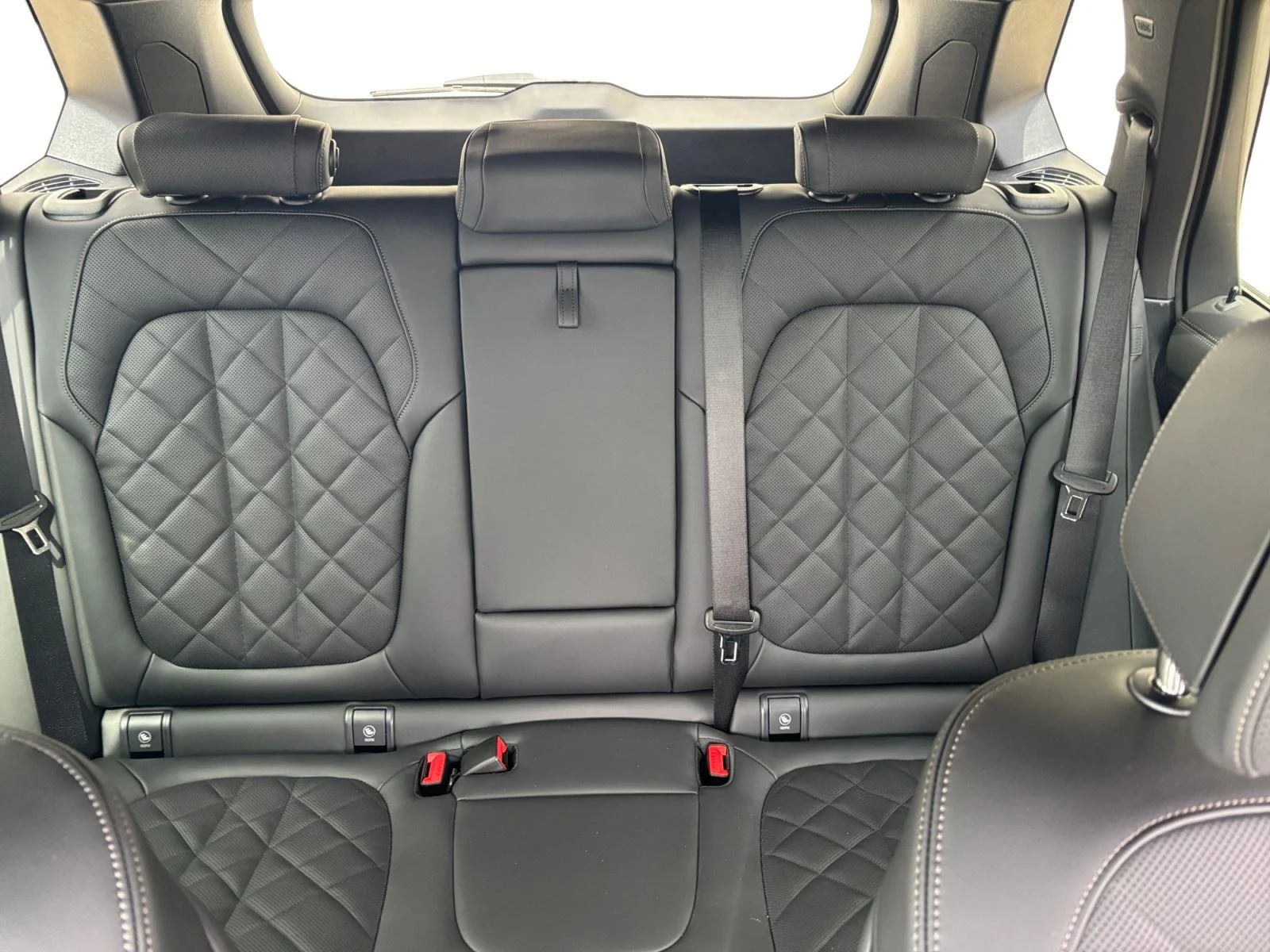 Used 2026 Skyscraper Grey Metallic BMW xDrive40i image 24