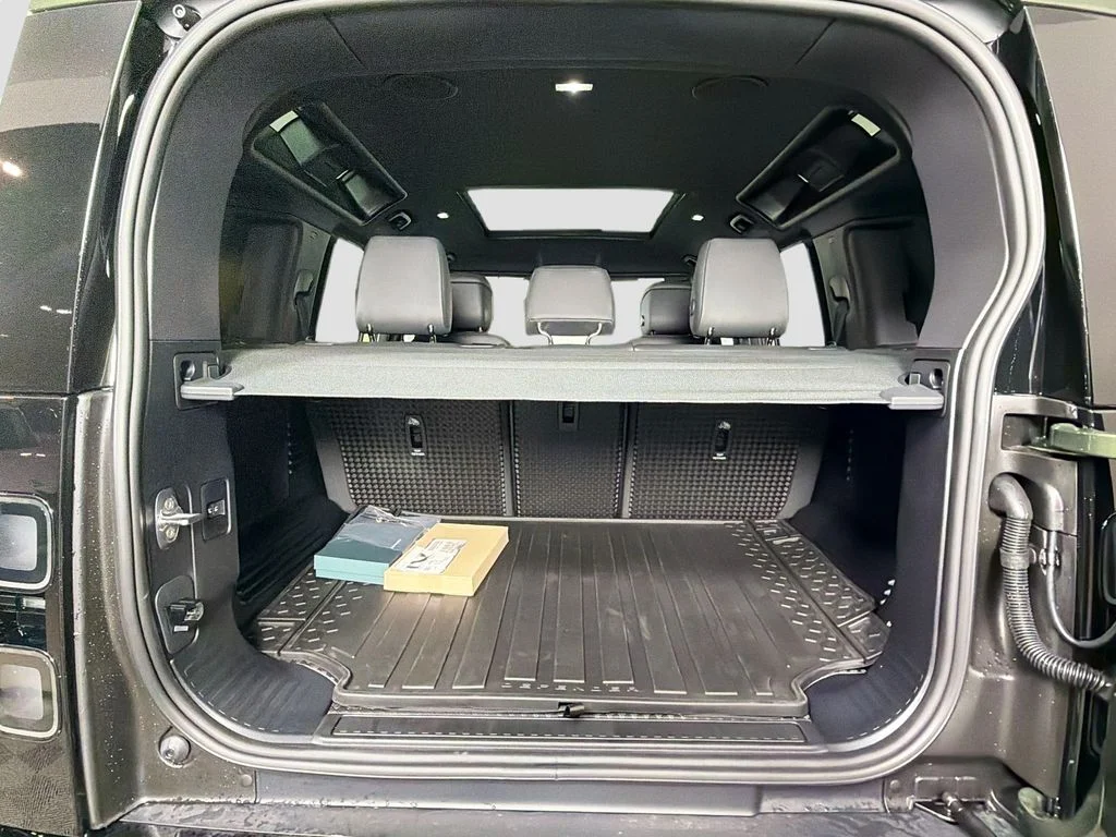 New 2026 Woolstone Green Land Rover X-Dynamic SE image 28