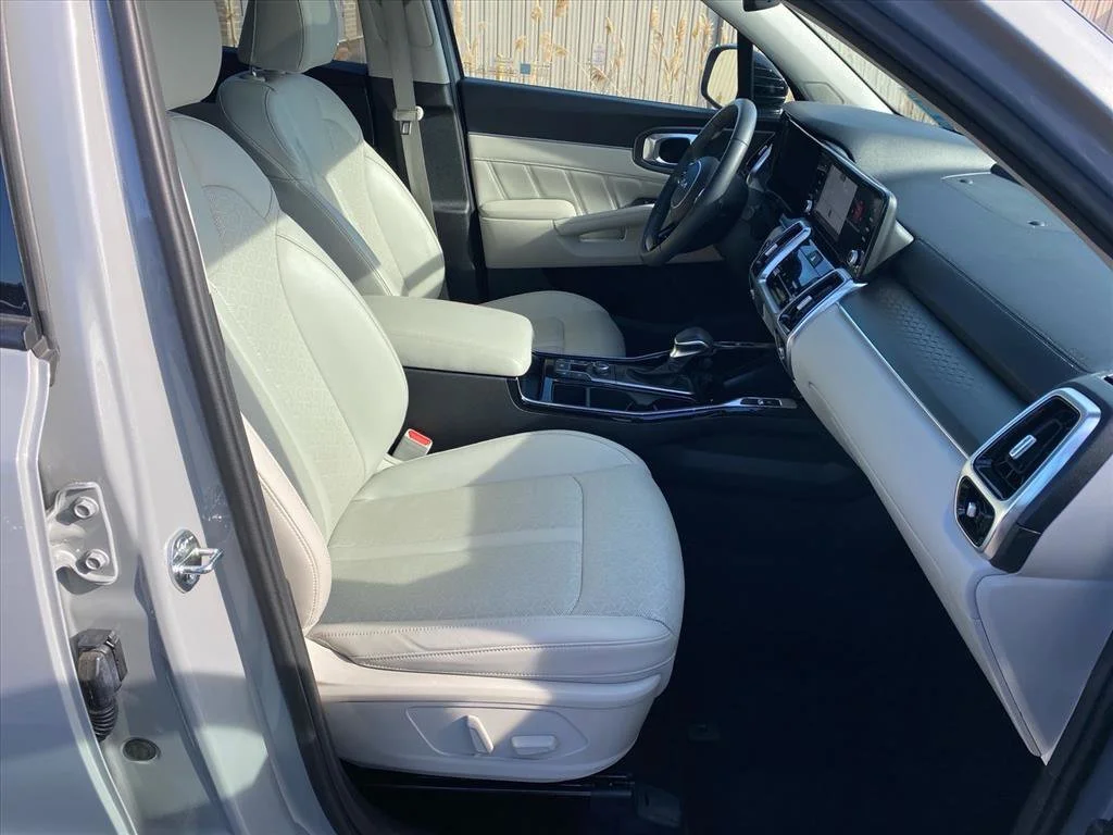 Used 2023 Wolf Gray Kia SX image 29