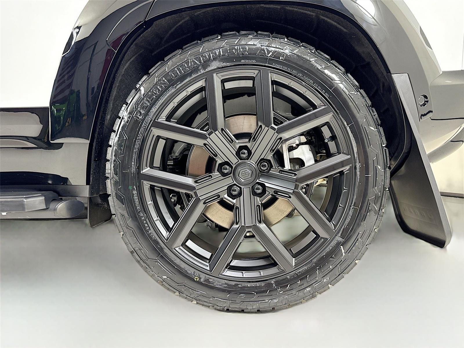 Used 2026 Fuji White Land Rover X-Dynamic SE | Urban Widetrack Build image 39