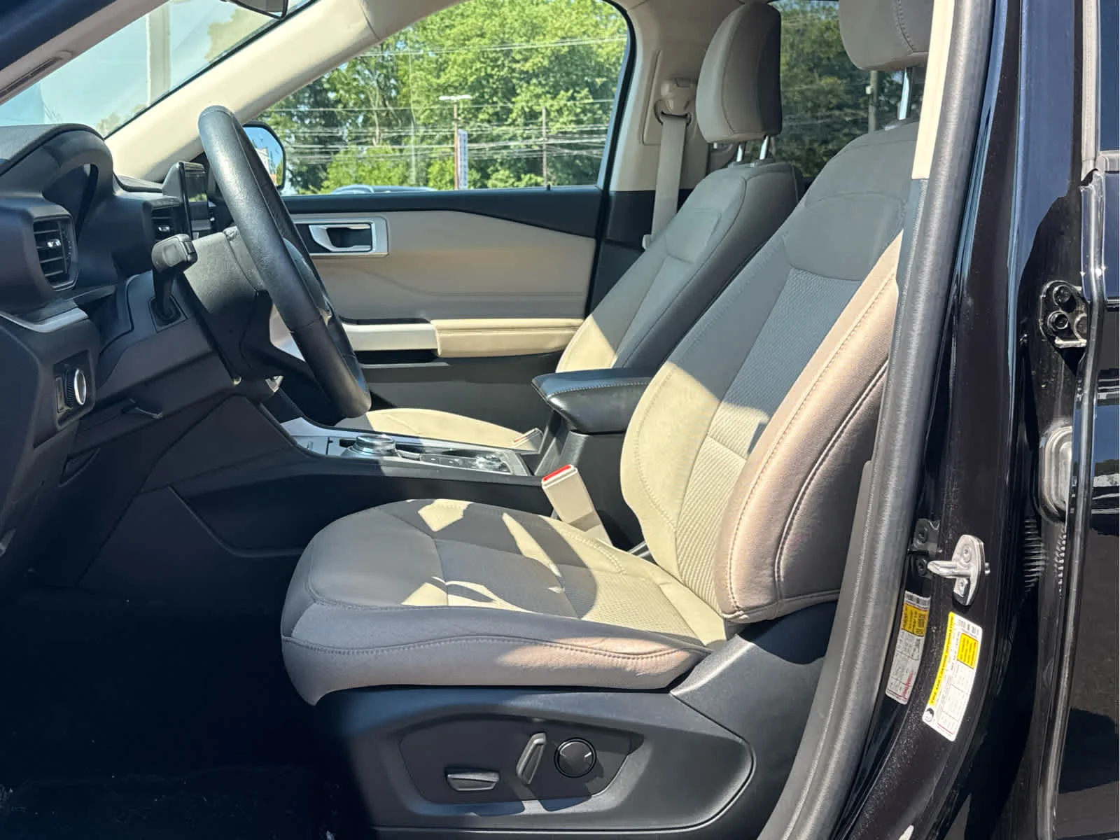 Used 2023 Agate Black Metallic Ford XLT image 8