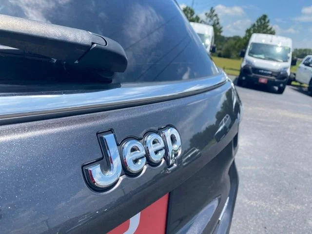 Used 2022 Granite Crystal Clearcoat Metallic Jeep Latitude image 35