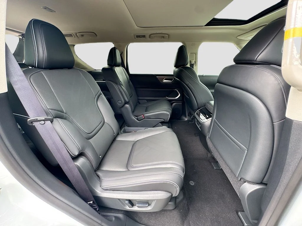 New 2026 RADIANT WHITE INFINITI Luxe 4WD image 30