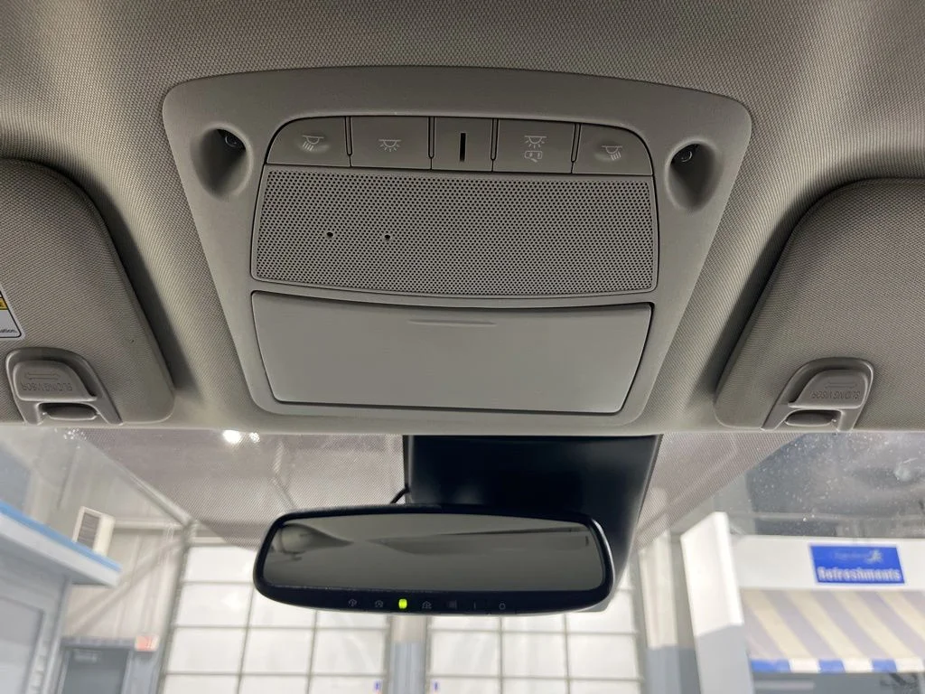 Used 2020 Super Black Metallic Nissan SL image 25