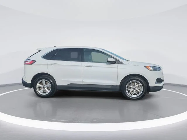 Used 2024 White Ford SEL image 9
