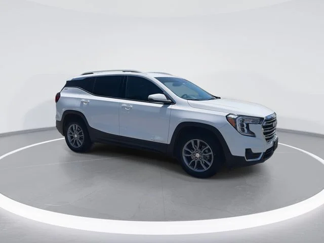 Used 2024  GMC SLT image 2