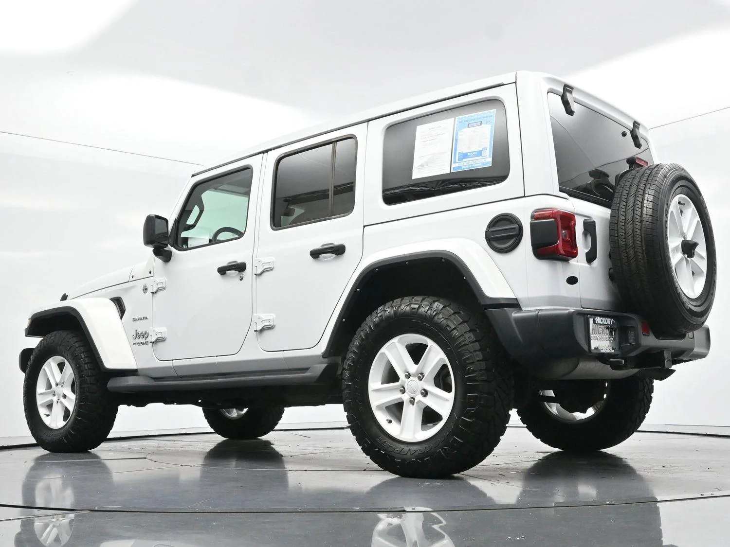 Used 2022 Bright White Clearcoat Jeep Unlimited Sahara image 50