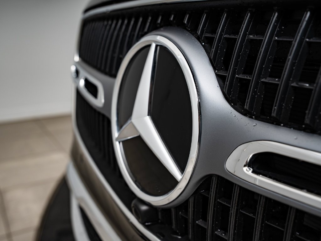 Used 2026 Black Mercedes-Benz GLC 300 image 3