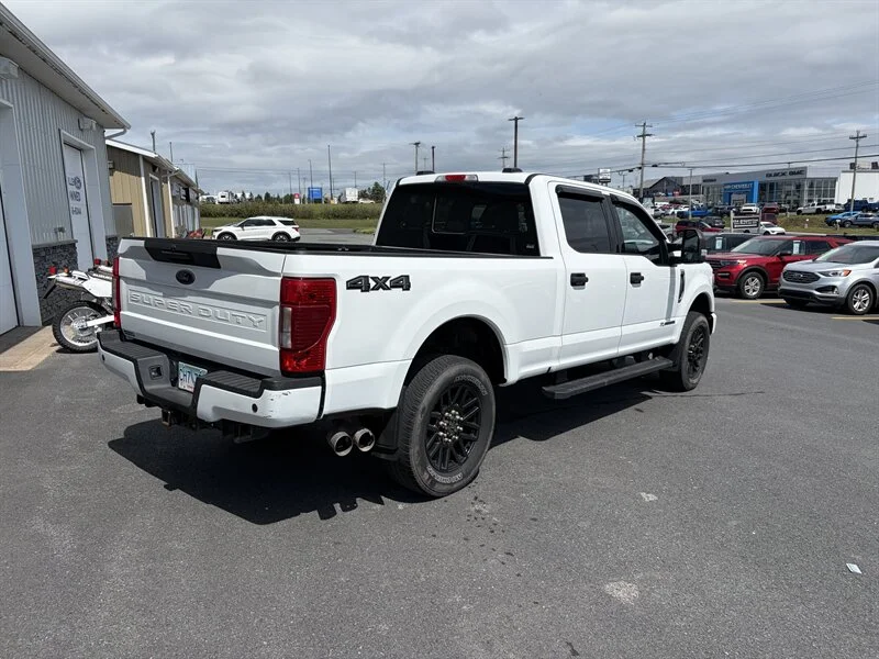 Used 2022 White Ford Super Duty XLT image 4