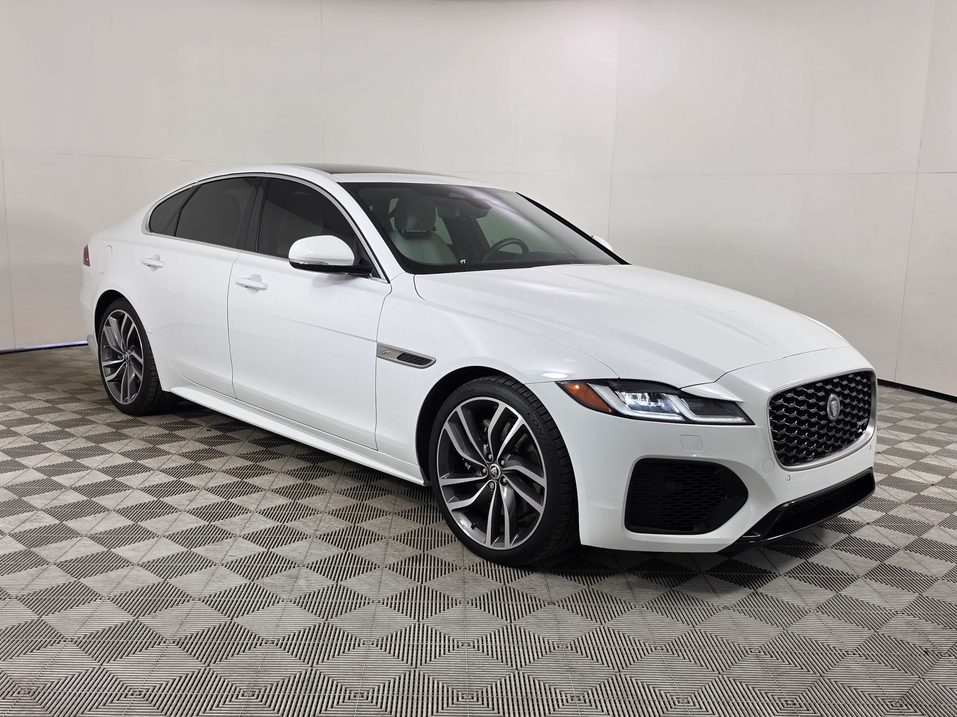 2024 Jaguar XF P300 R-Dynamic SE's photo