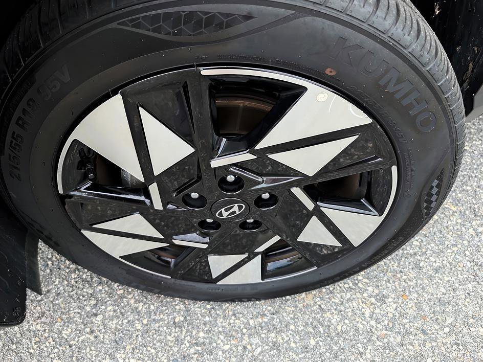 Used 2025 Cyber Gray Metallic Hyundai SEL image 7