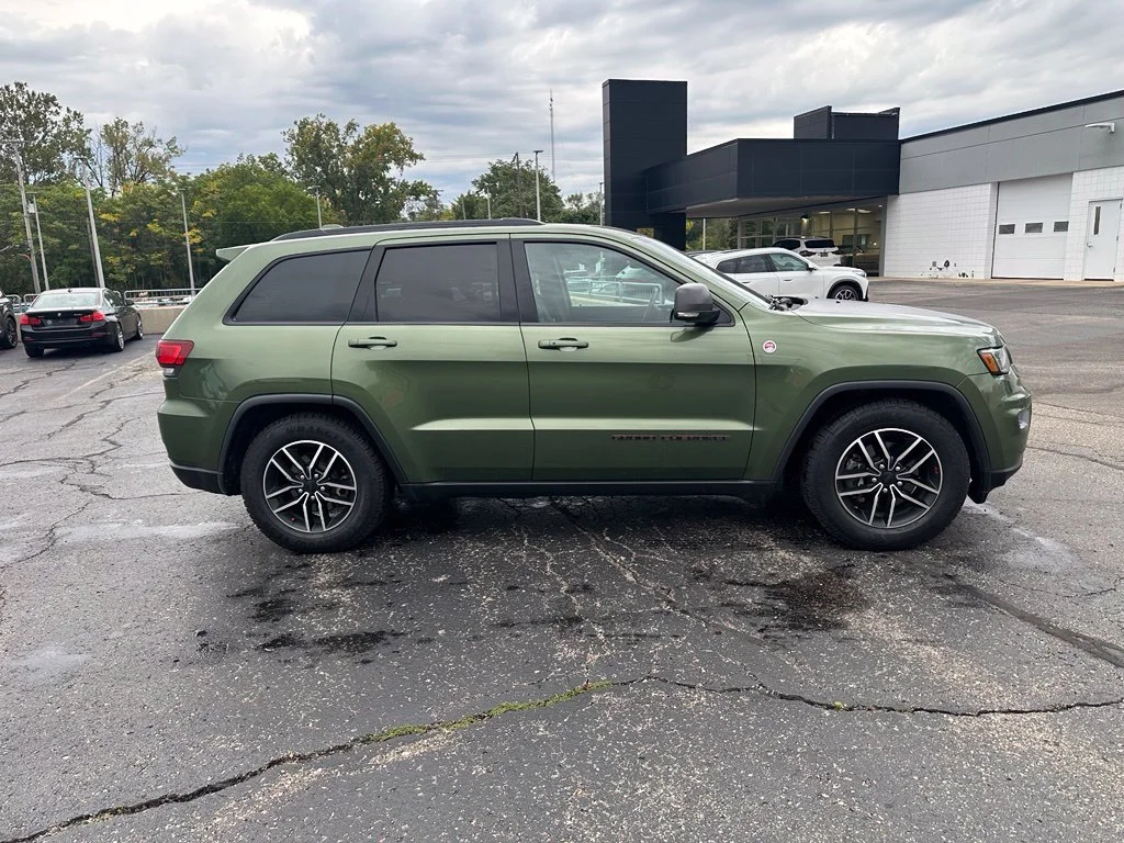 Used 2020 Green Metallic Clearcoat Jeep Trailhawk image 4