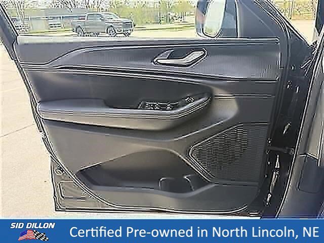 Used 2023 Diamond Black Crystal Pearlcoat Jeep Laredo image 19