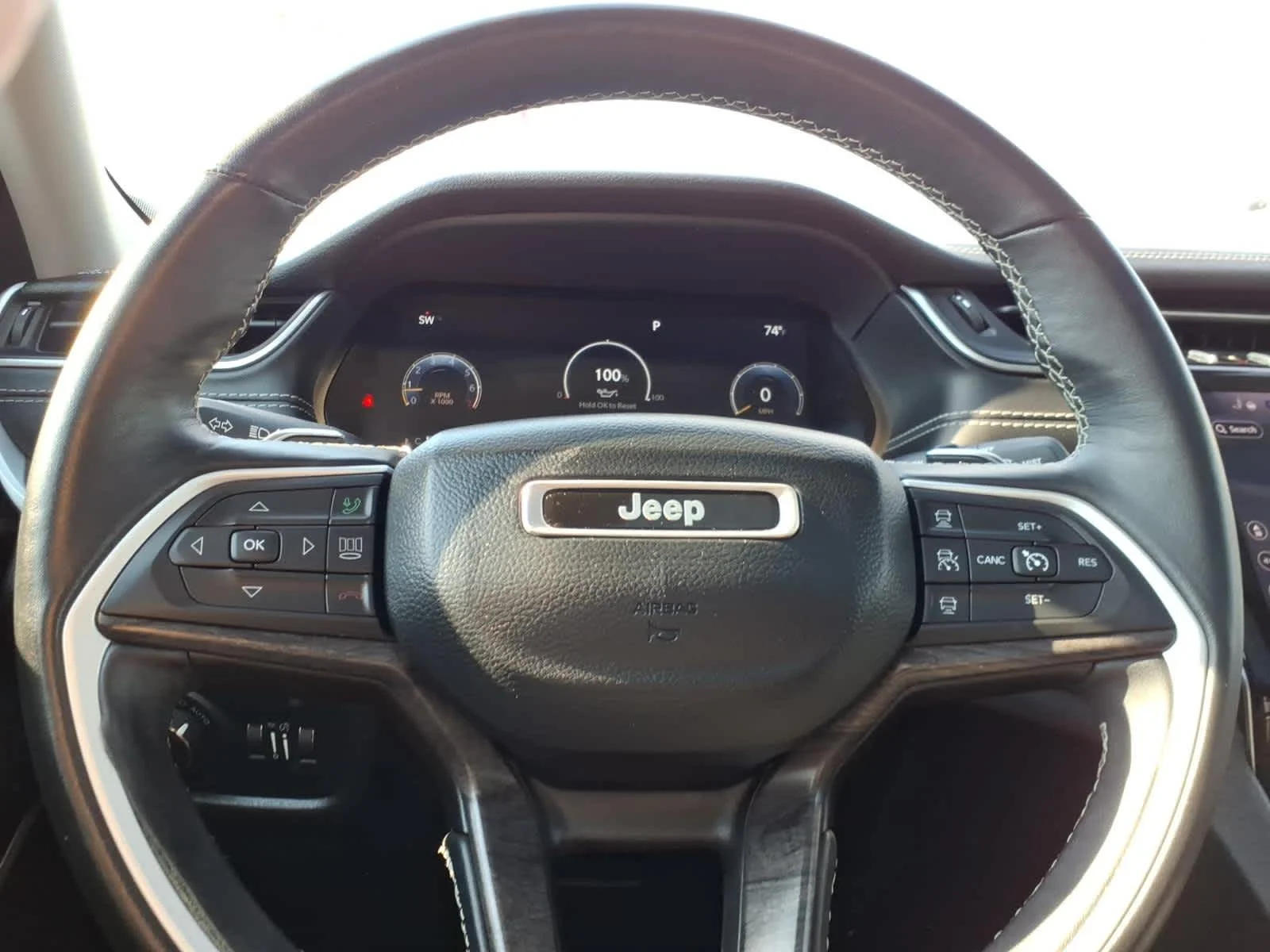 Used 2022 Diamond Black Crystal Pearlcoat Jeep Limited image 25
