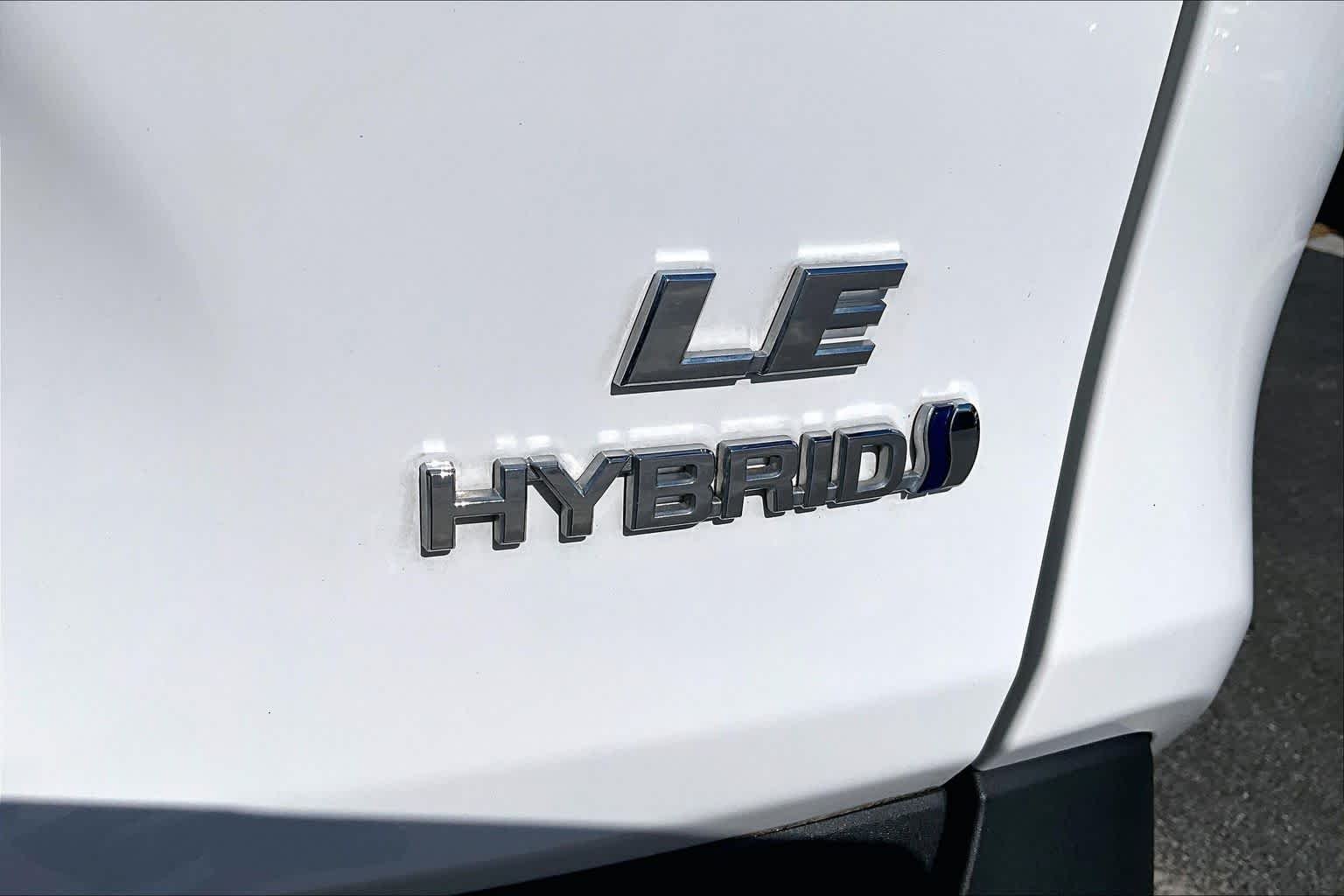 Used 2024 Ice Cap Toyota Hybrid LE image 10
