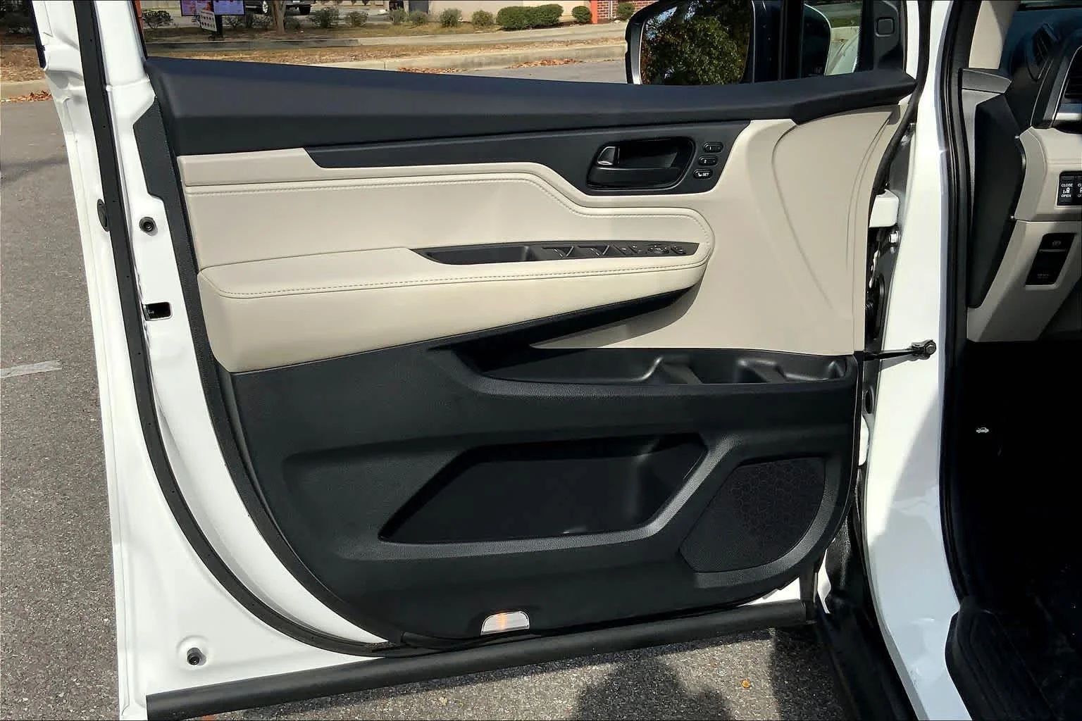 New 2026 Platinum White Pearl Honda EX-L image 10