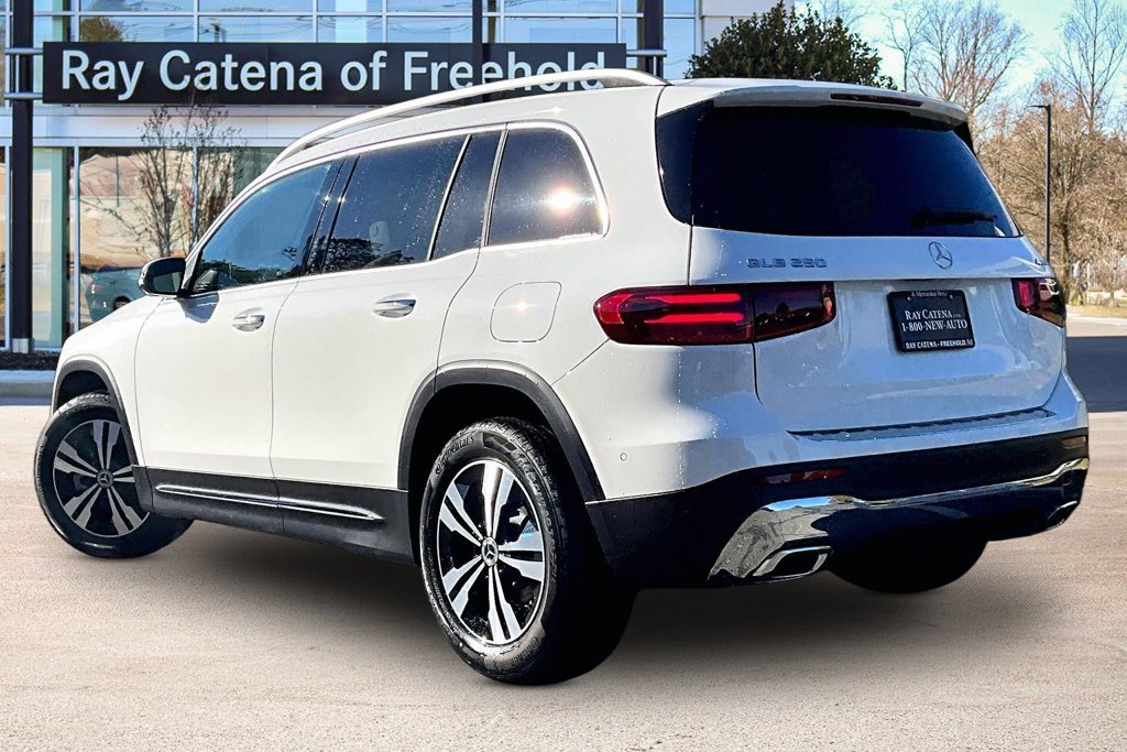 New 2026 Polar White Mercedes-Benz GLB 250 image 3