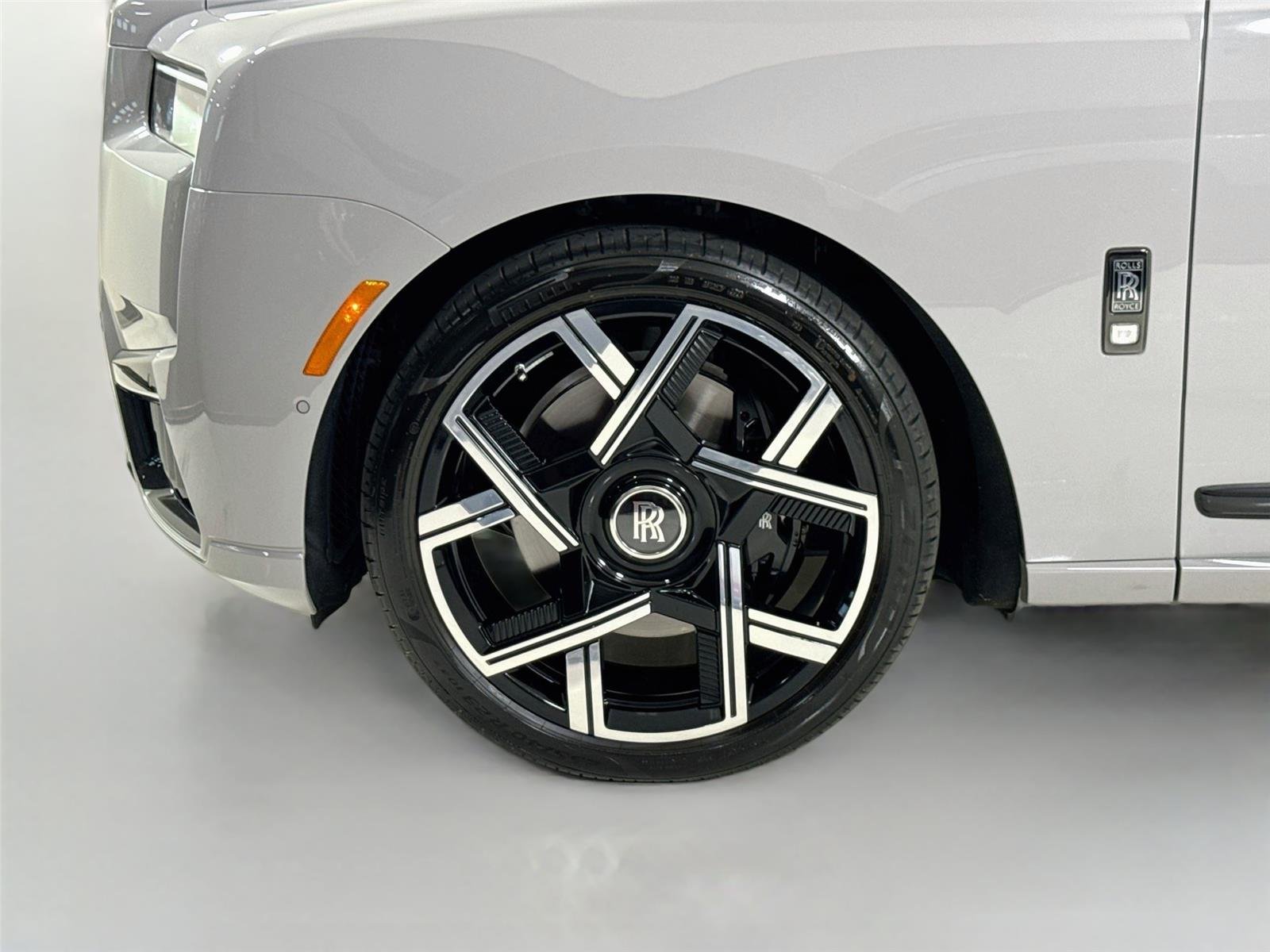 Used 2025 Tempest Gray Rolls-Royce Black Badge | Bespoke Audio | Starlight Roof image 45