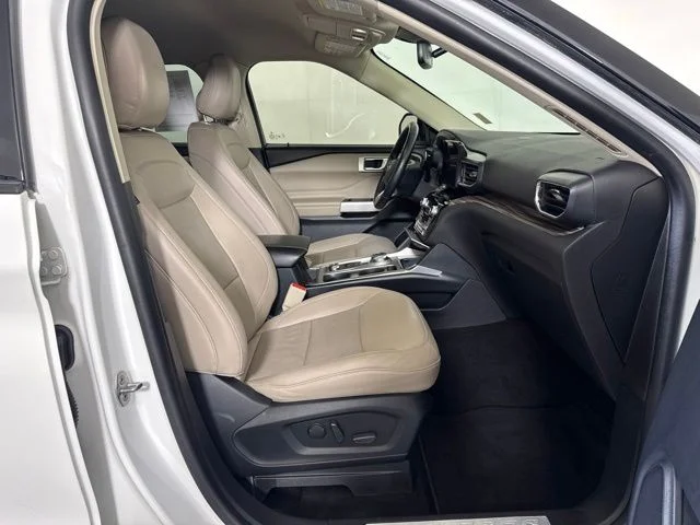 Used 2021 White Metallic Ford Limited image 4