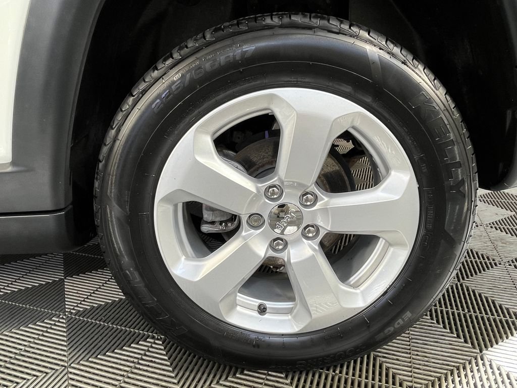 Used 2020 White Jeep Latitude image 16