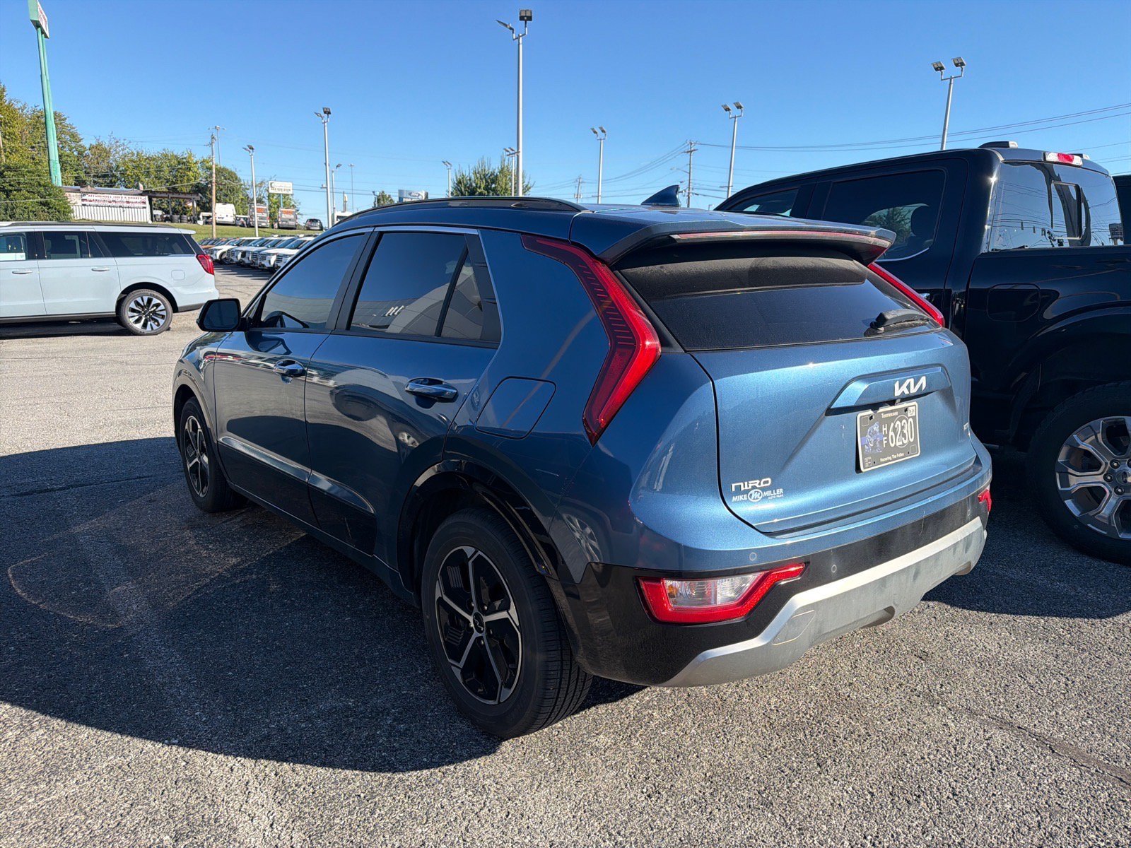 Used 2024 Mineral Blue Kia SX image 4