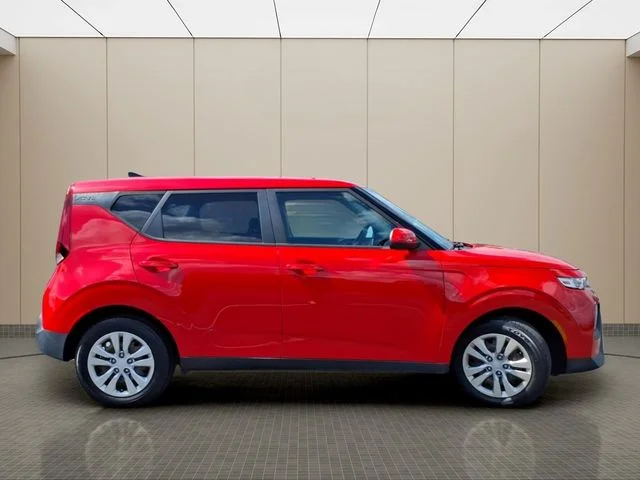 Used 2021 Red Kia LX image 5