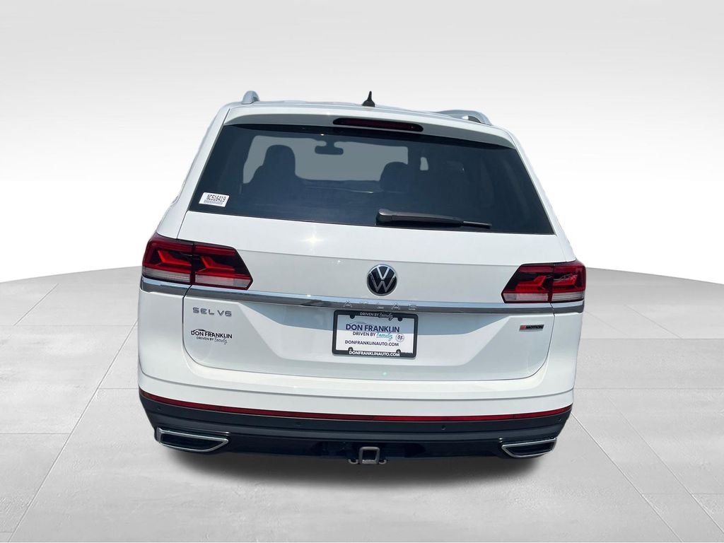 Used 2022 White Volkswagen SEL image 4