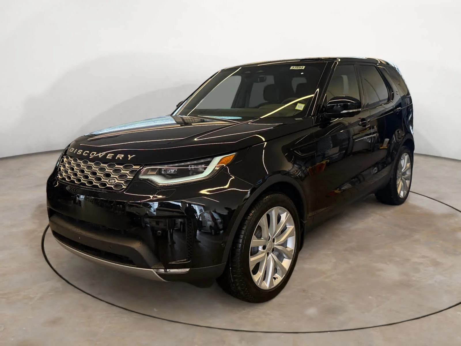 2026 Land Rover Discovery P300 S's photo