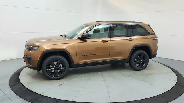 New 2026 Copper Shino Metallic Clear-Coat Exterior Paint Jeep Limited image 6