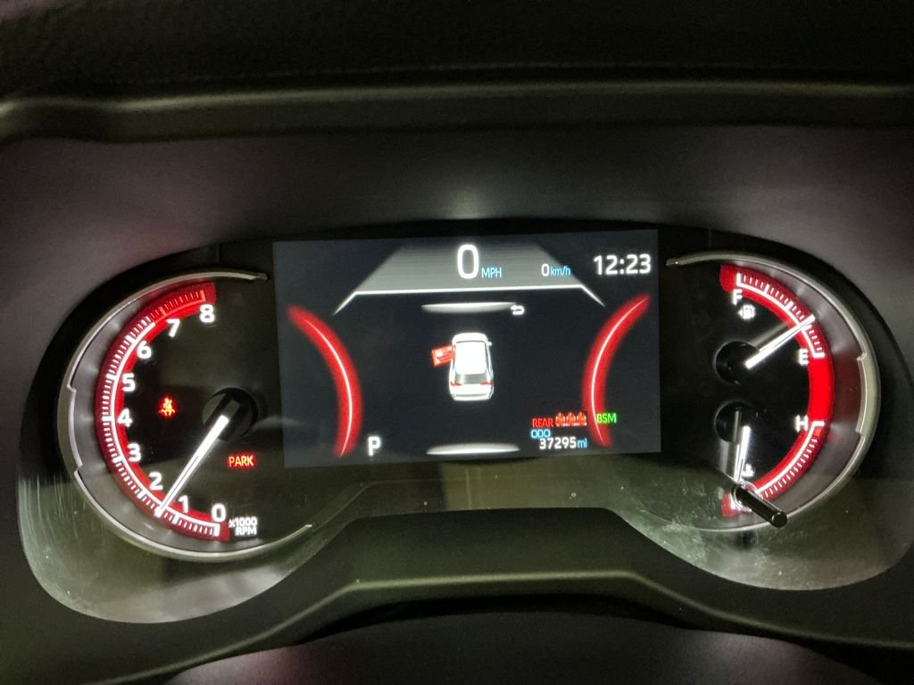 Used 2025  Toyota XLE image 19