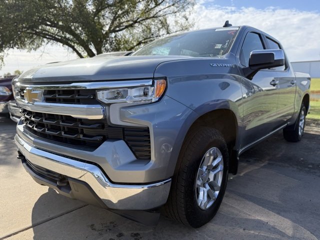 2023 Chevrolet Silverado 1500 LT photo 2