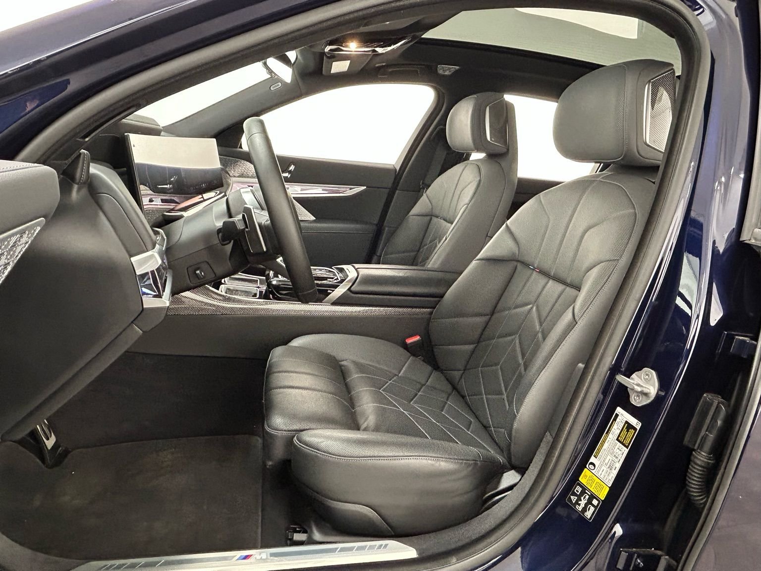 Used 2023 Tanzanite Blue II Metallic BMW 760i xDrive image 27