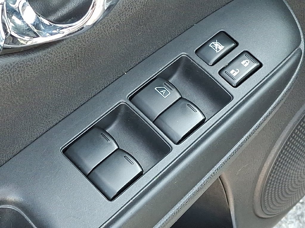 Used 2014 Gray Nissan SV image 14