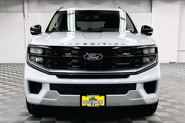 Used 2025 Space Silver Metallic Ford Platinum image 4