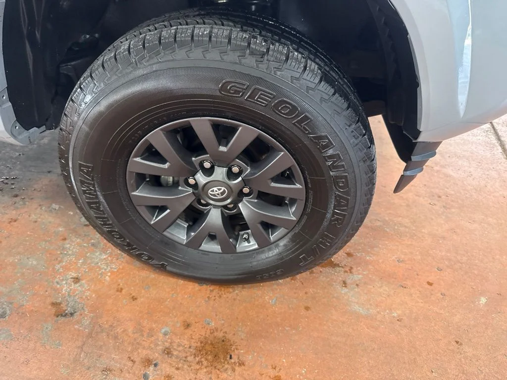 Used 2020 Cement Toyota SR5 image 10